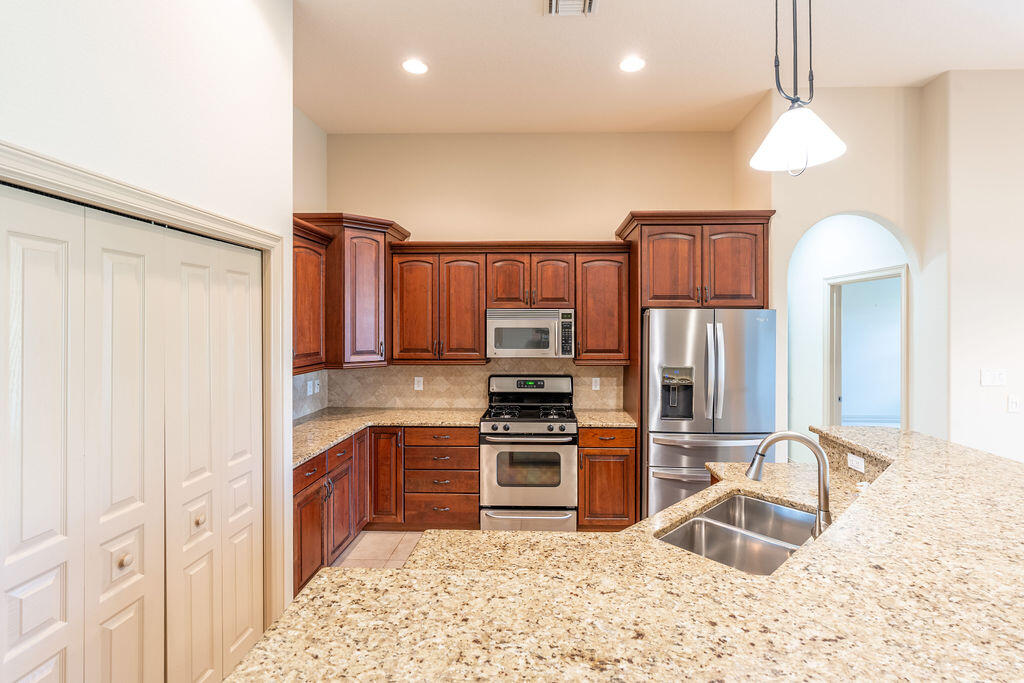 2313 Woodfield Circle