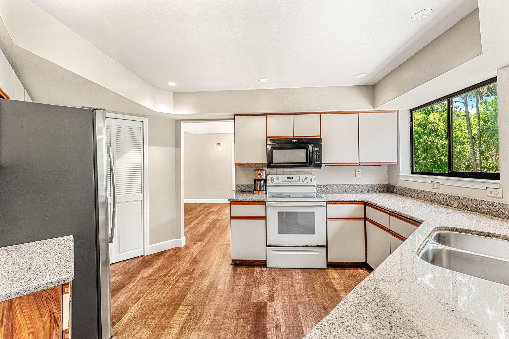 4550 Deerwood Trail