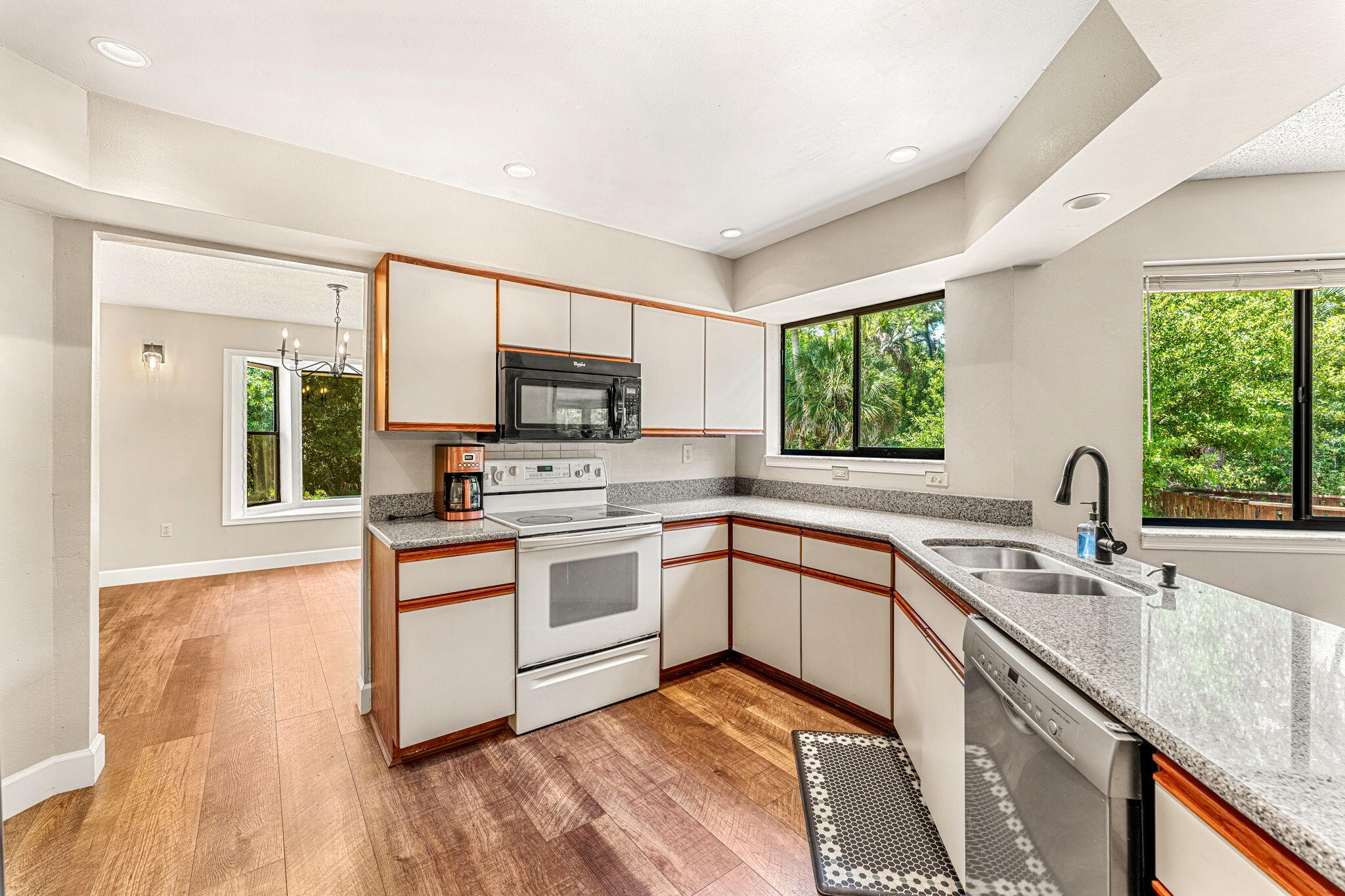 4550 Deerwood Trail