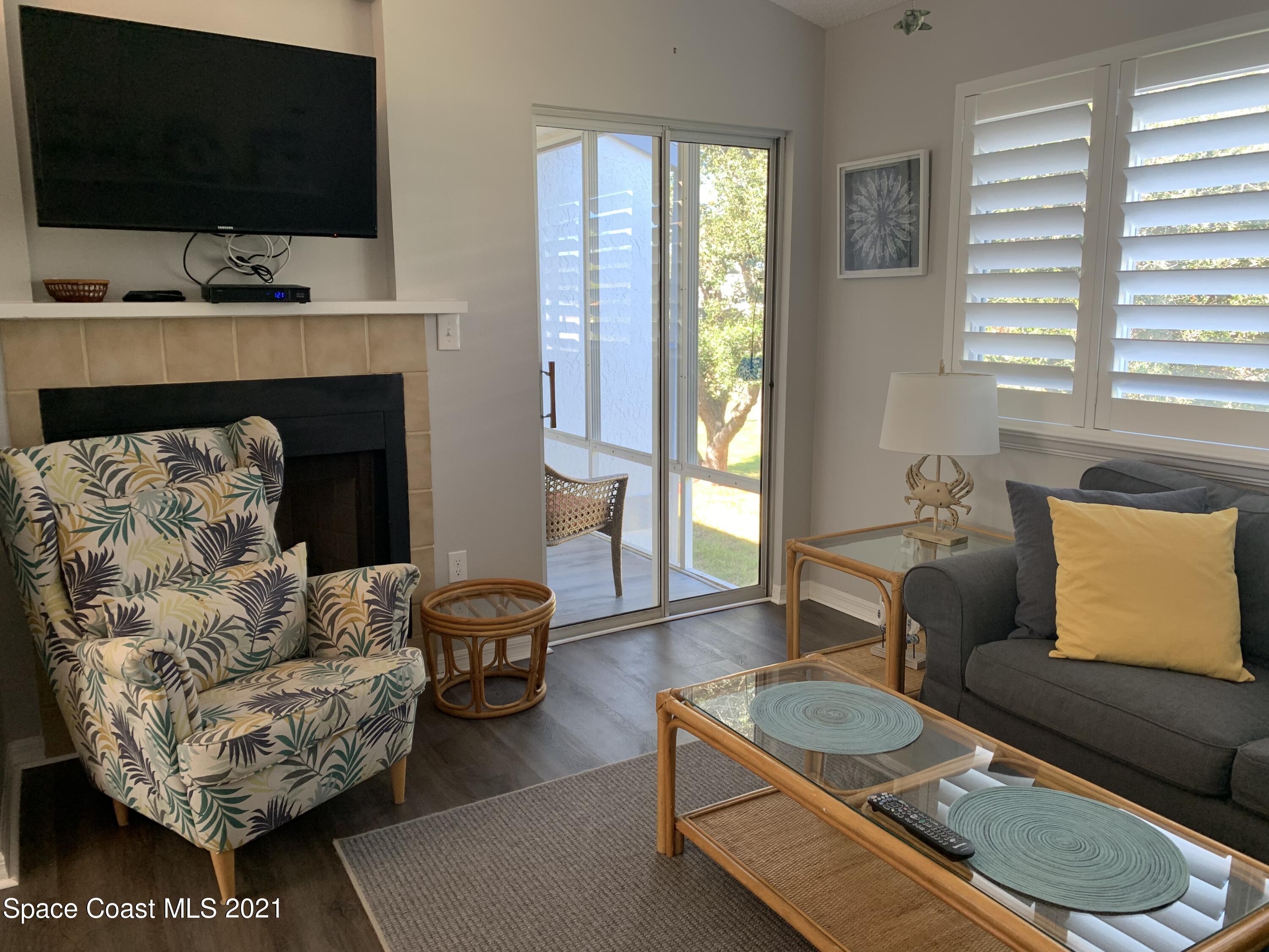 718 Beach Park Lane, 286