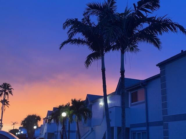 718 Beach Park Lane, 286