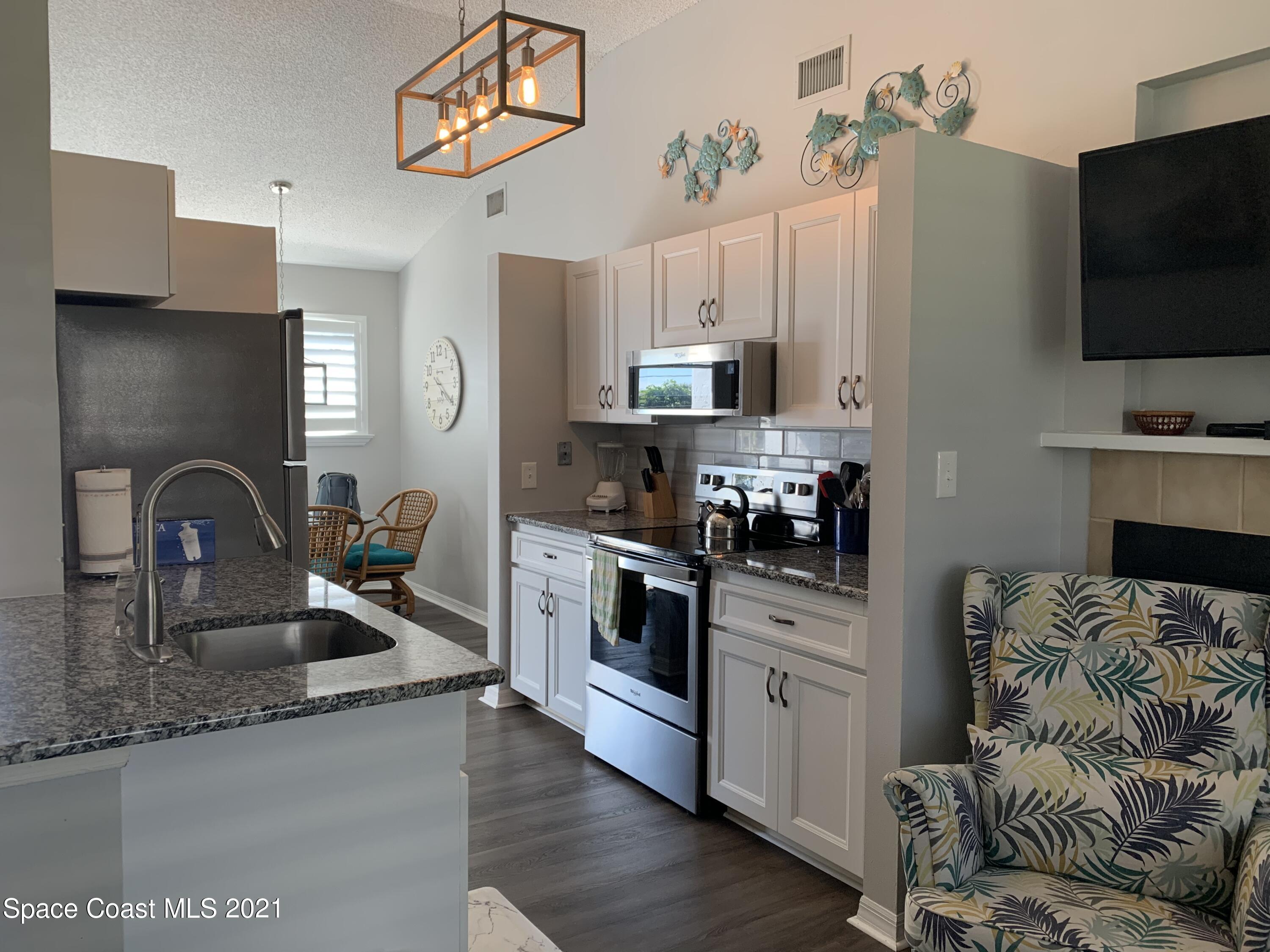 718 Beach Park Lane, 286