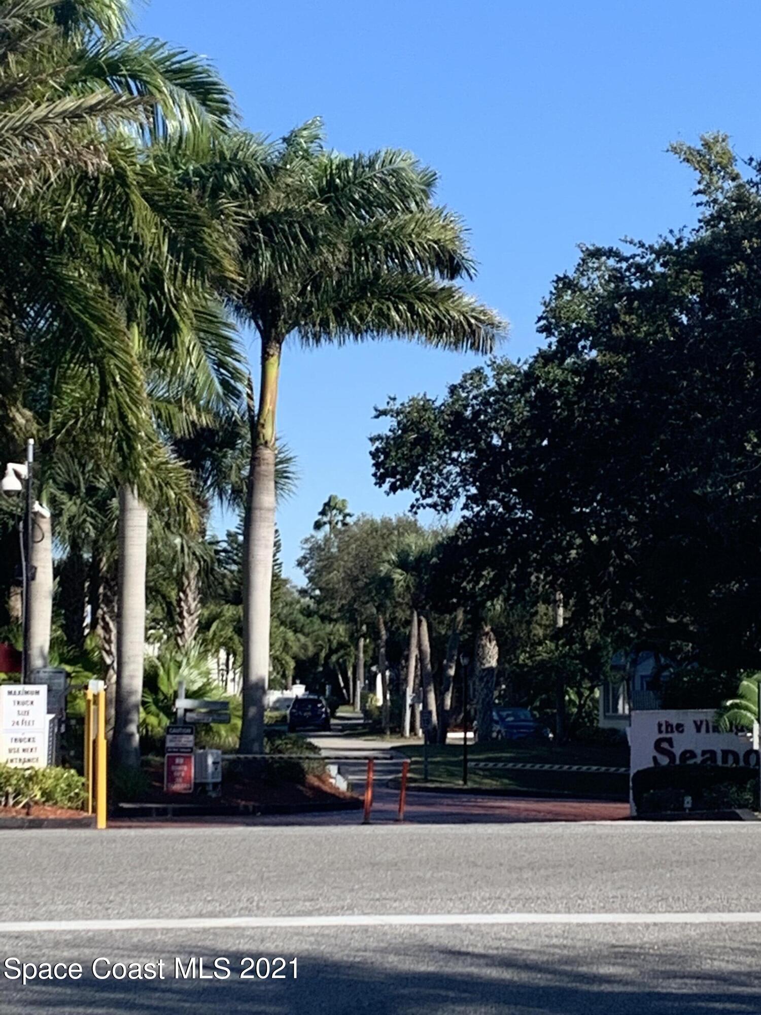 718 Beach Park Lane, 286