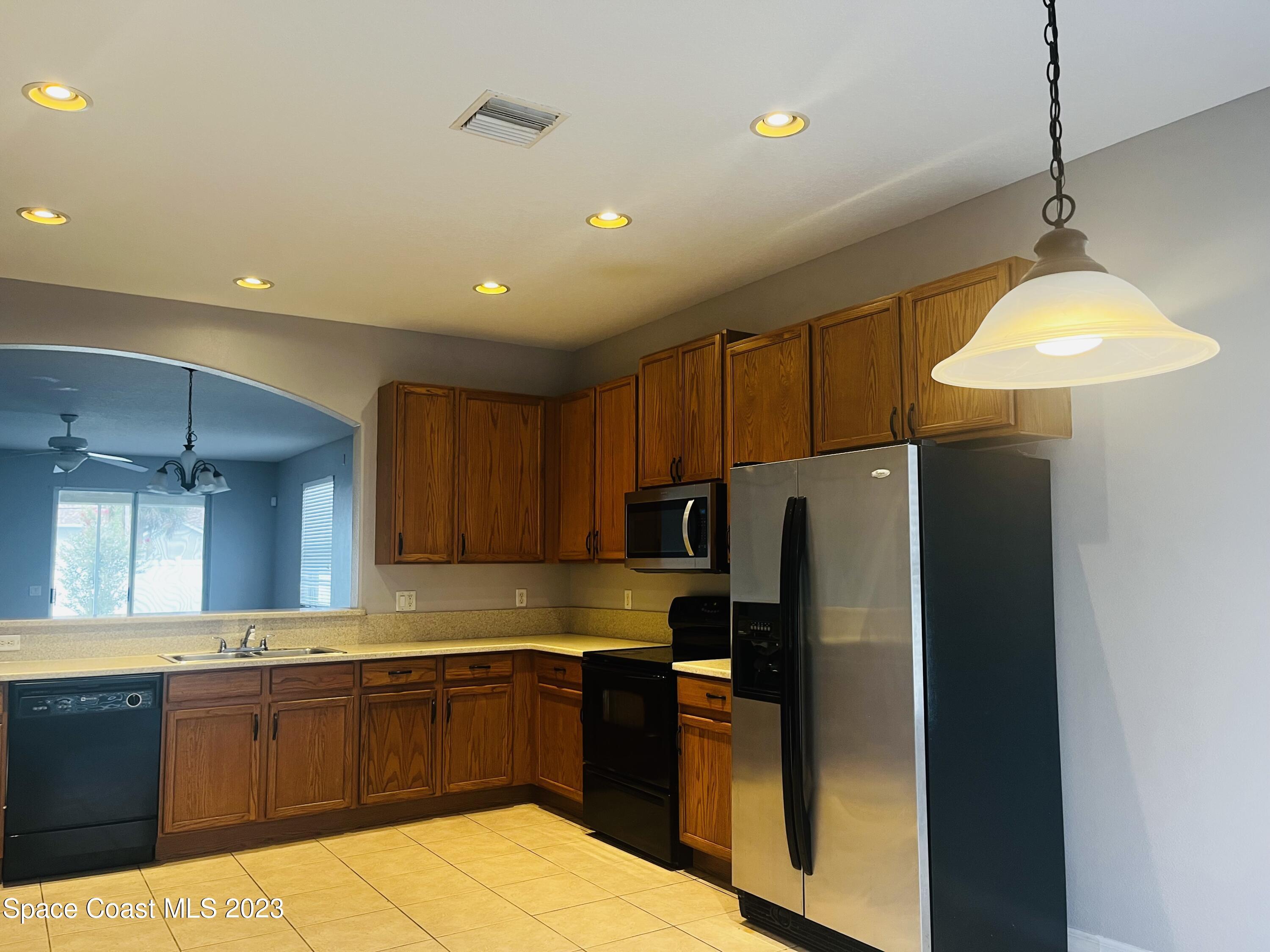 2190 Bridgeport Circle