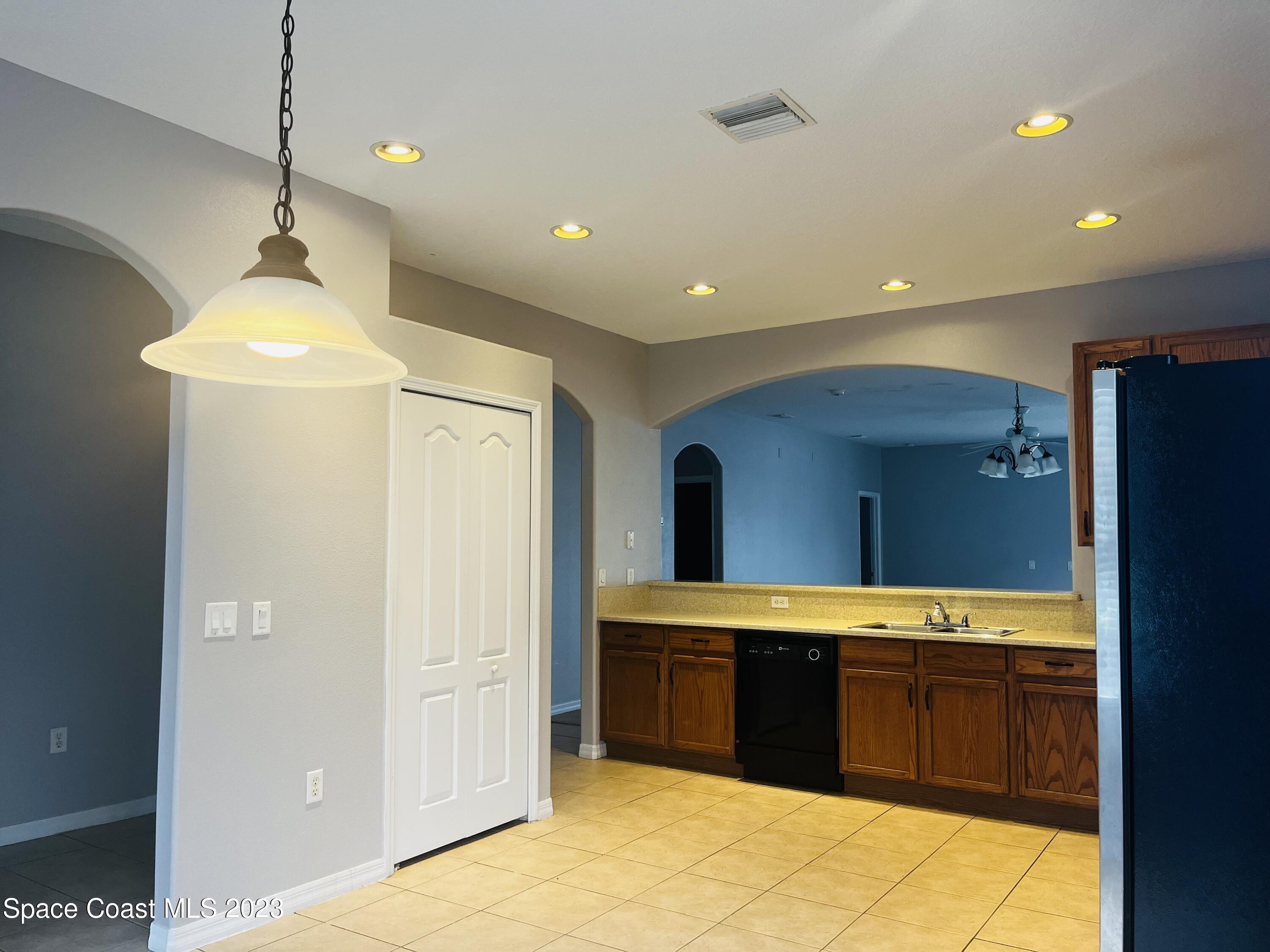 2190 Bridgeport Circle