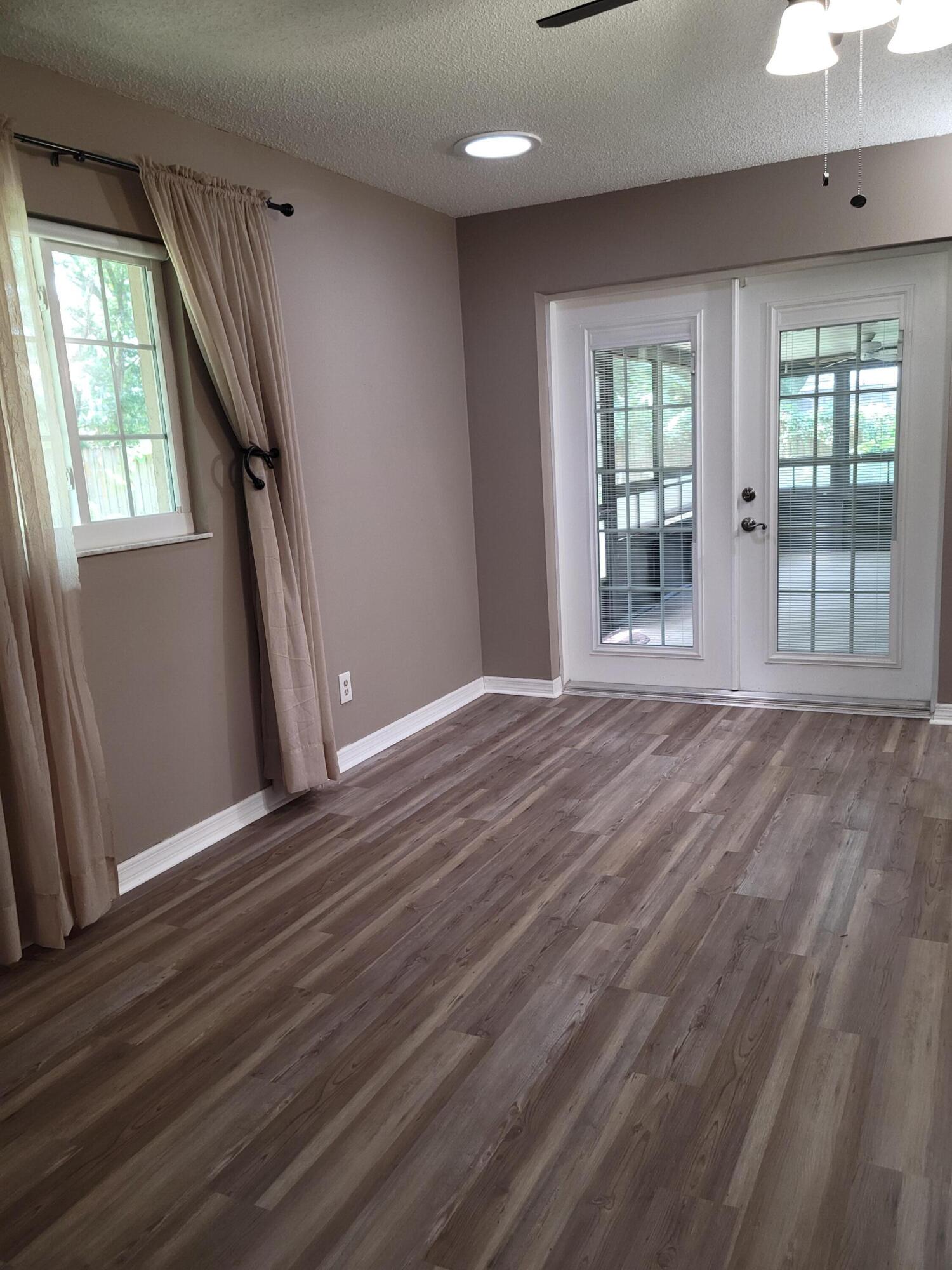 455 Oakwood Court