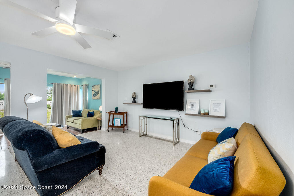 10 Harbor Circle