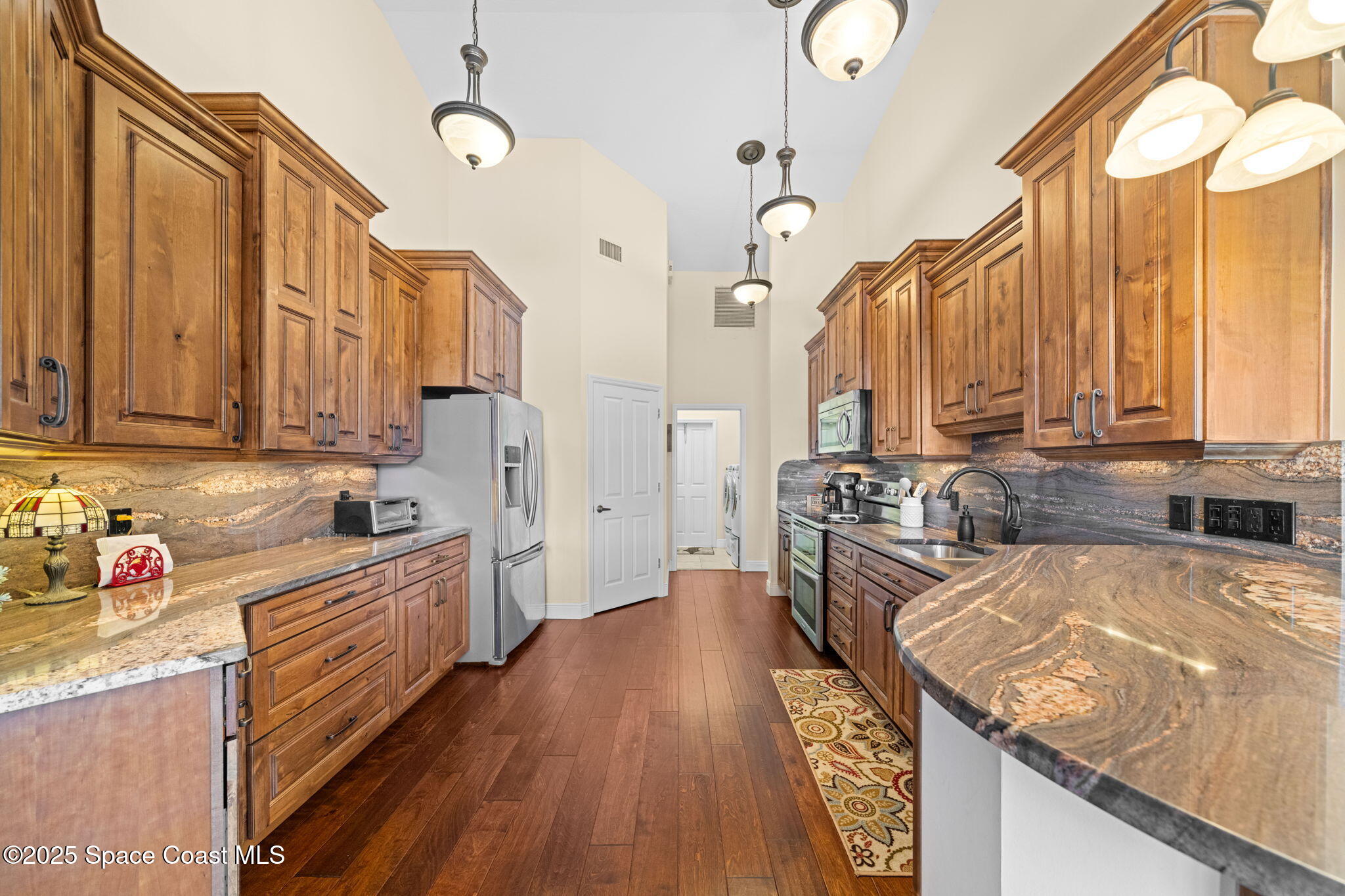 984 Victoria Place
