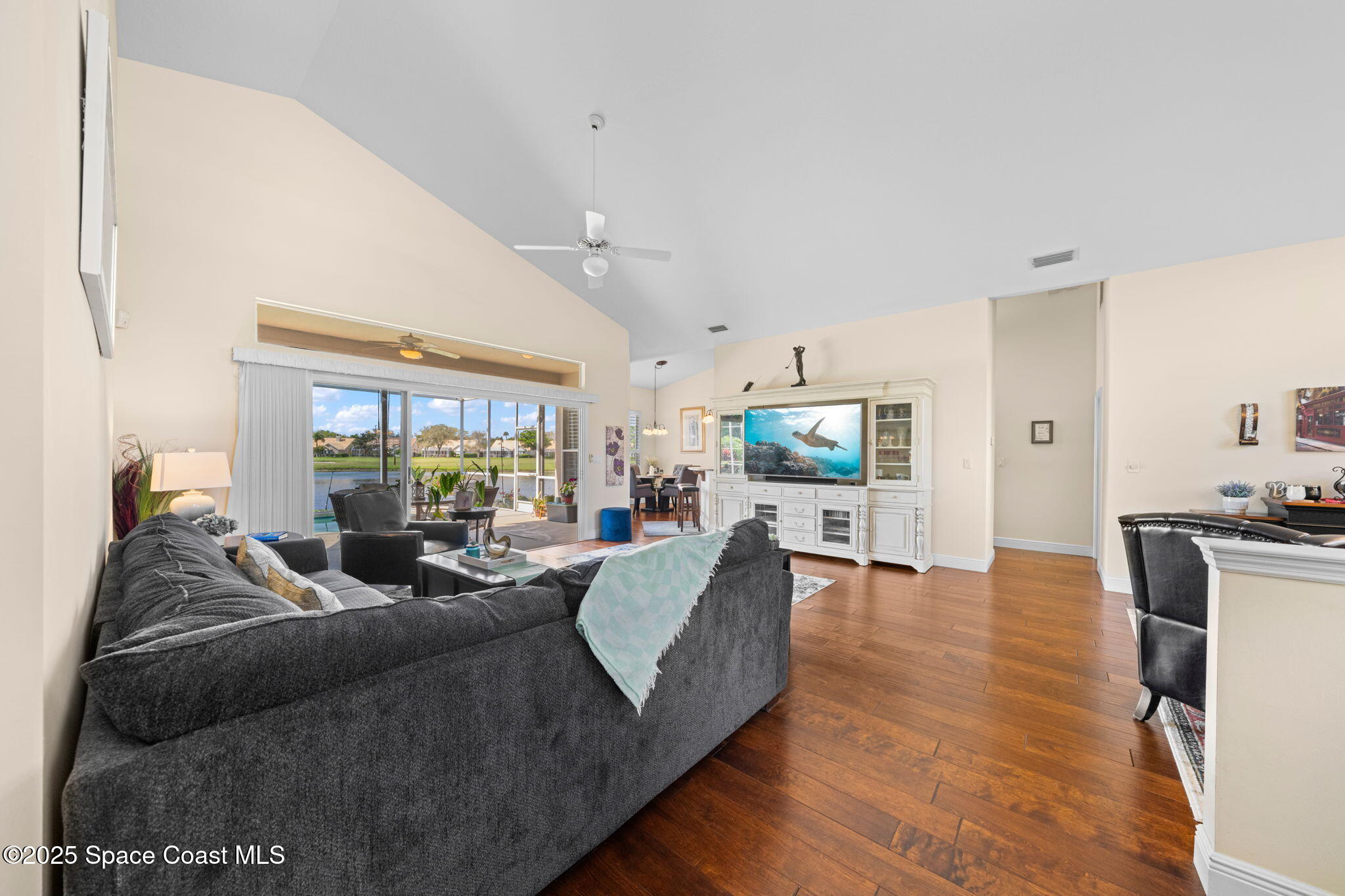 984 Victoria Place