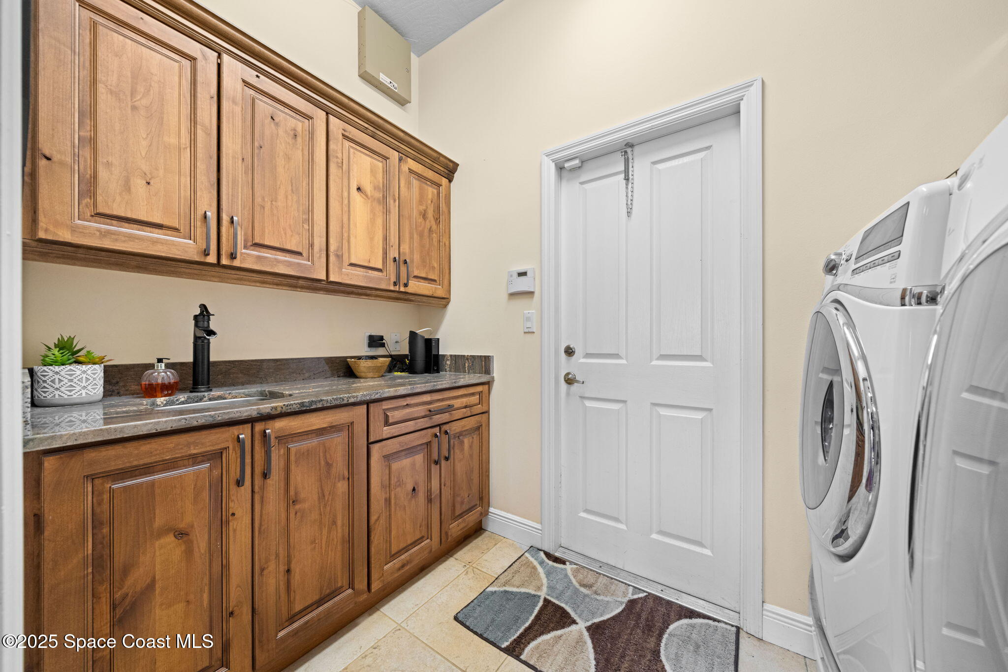 984 Victoria Place