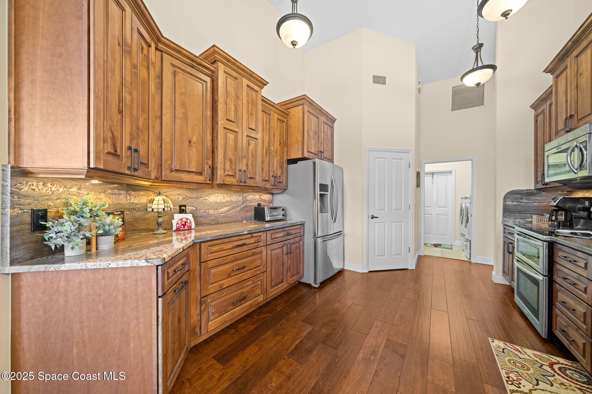 984 Victoria Place