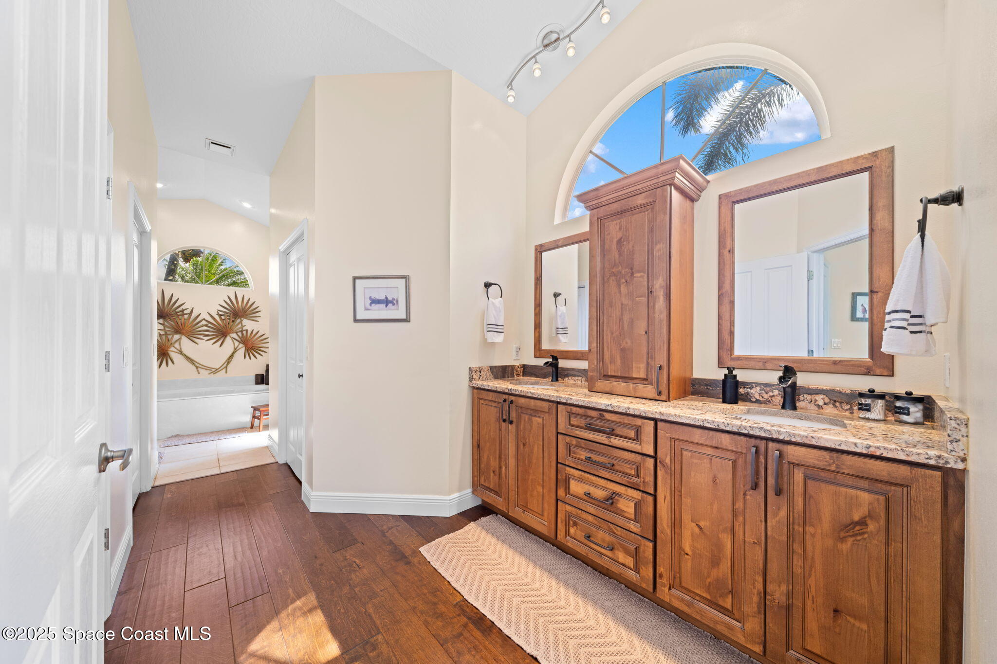 984 Victoria Place