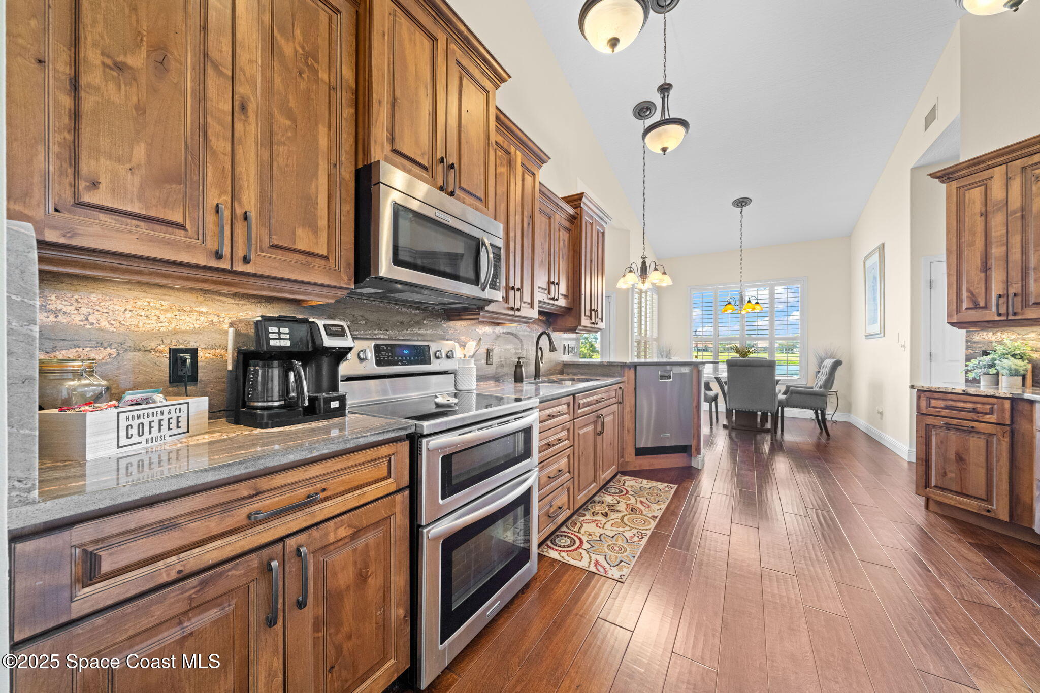 984 Victoria Place