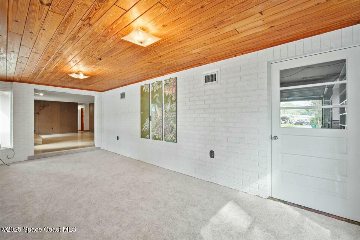 304 Meadowwood Lane
