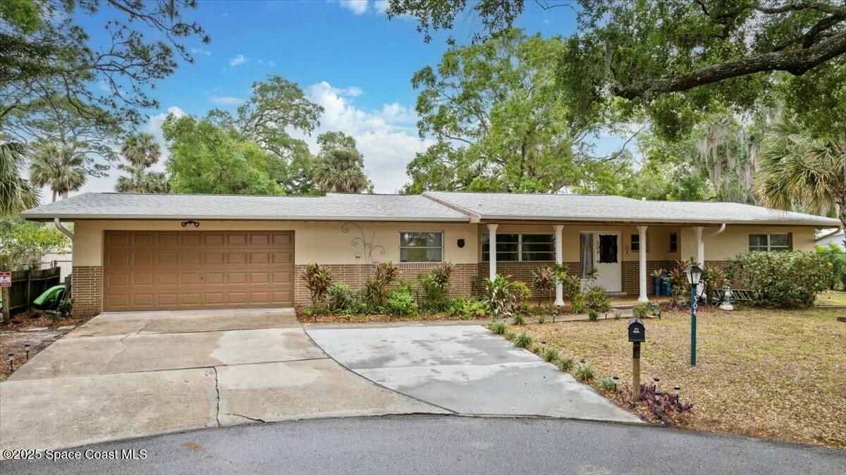 304 Meadowwood Lane