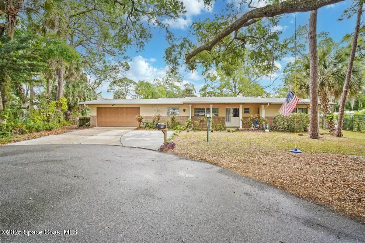 304 Meadowwood Lane