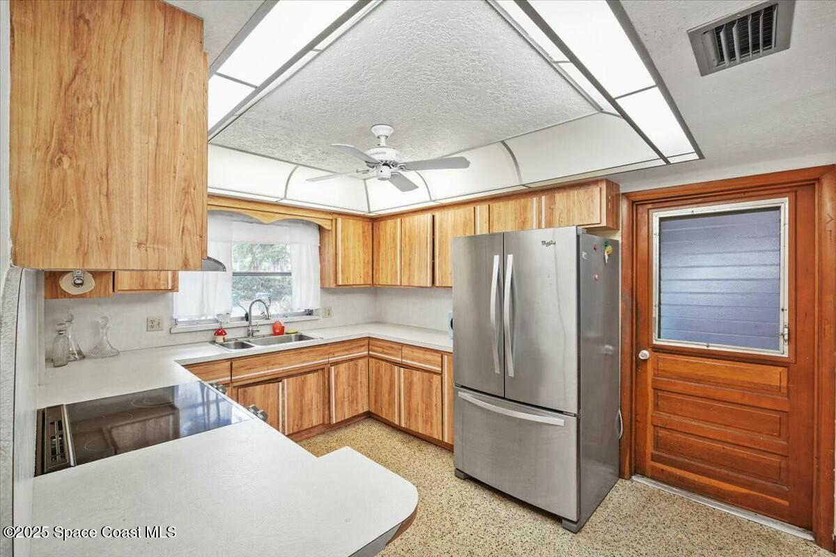 304 Meadowwood Lane