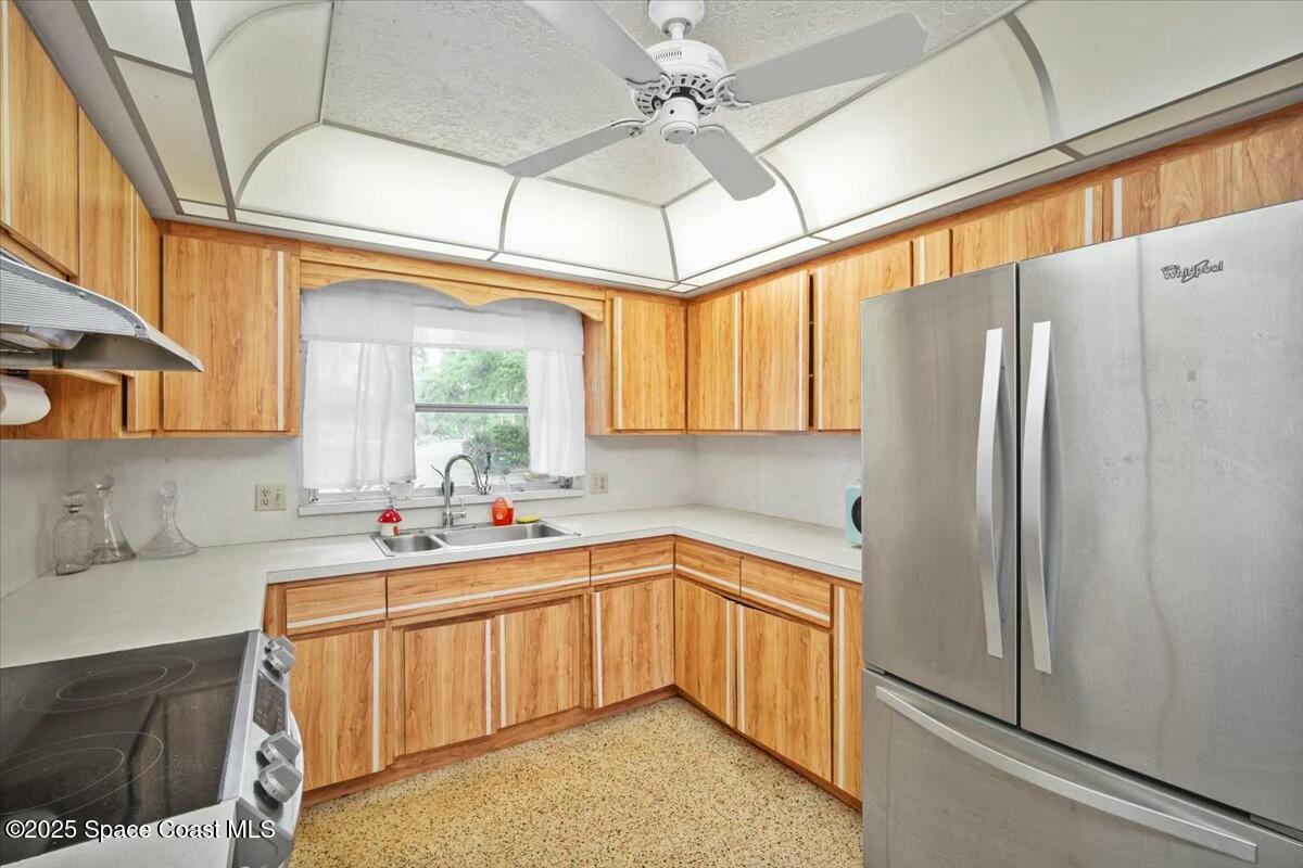 304 Meadowwood Lane