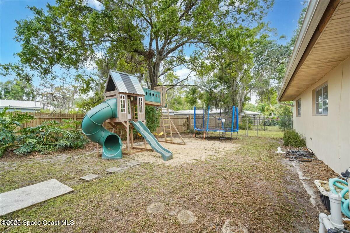 304 Meadowwood Lane