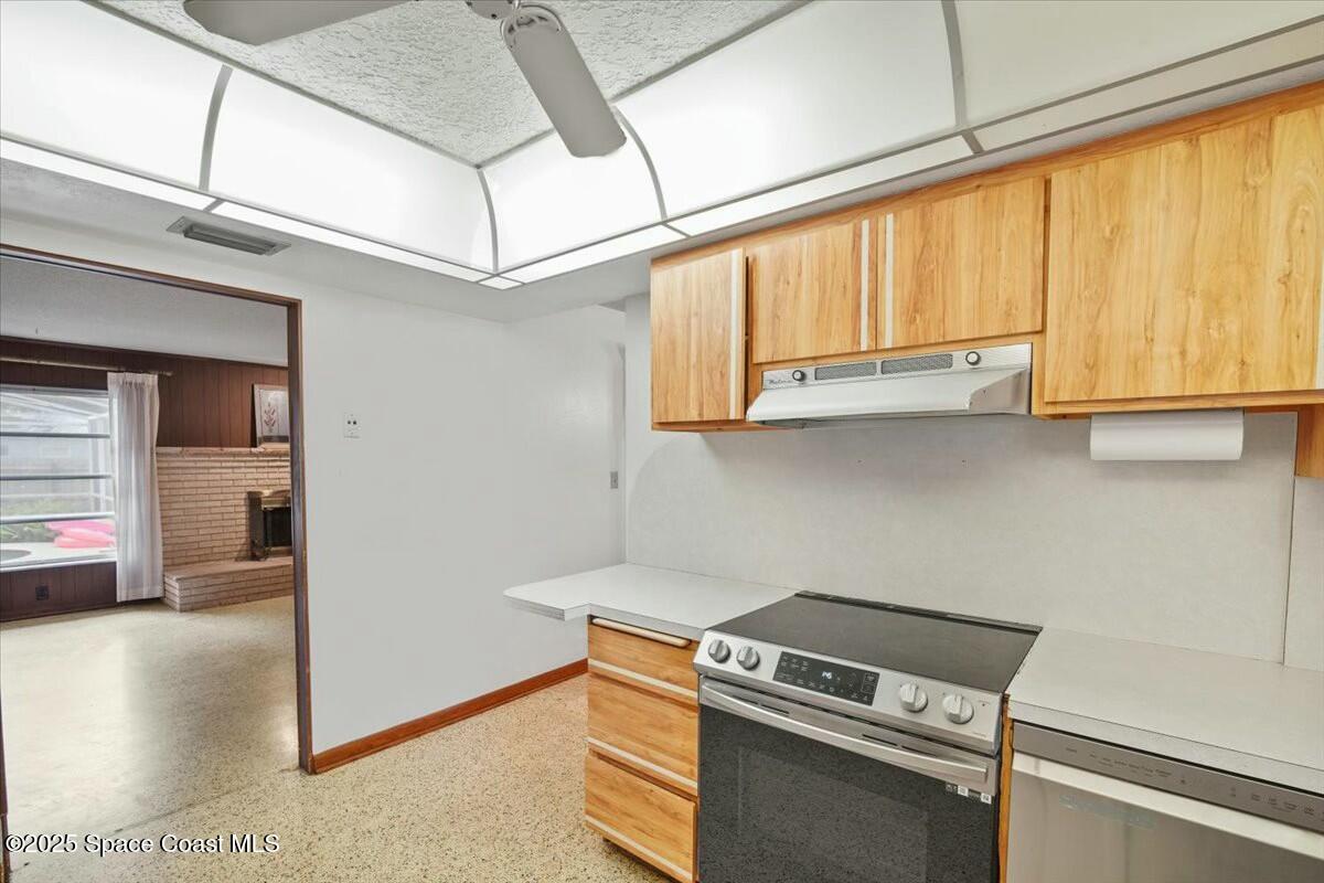 304 Meadowwood Lane