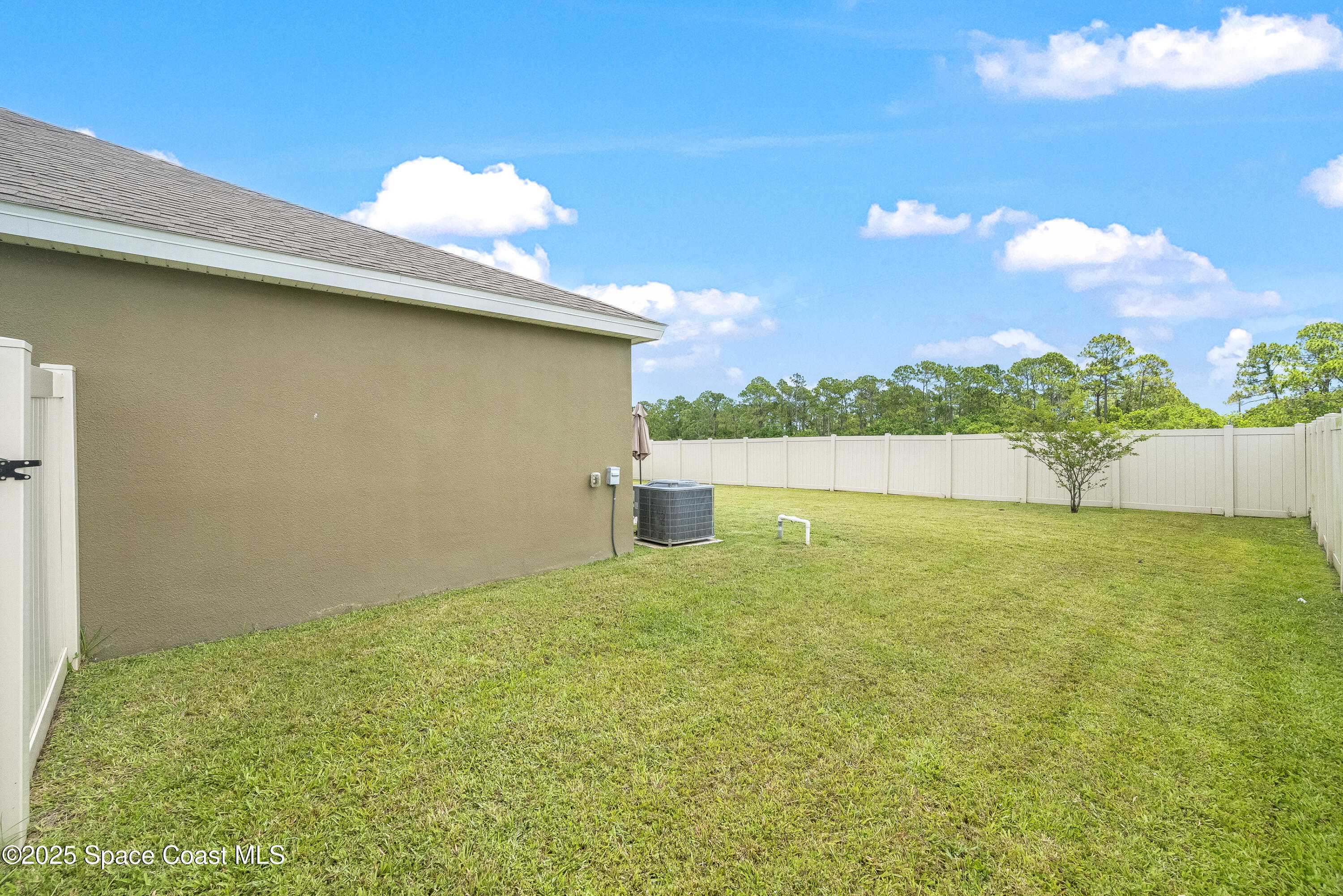 361 Guinevere Drive SW