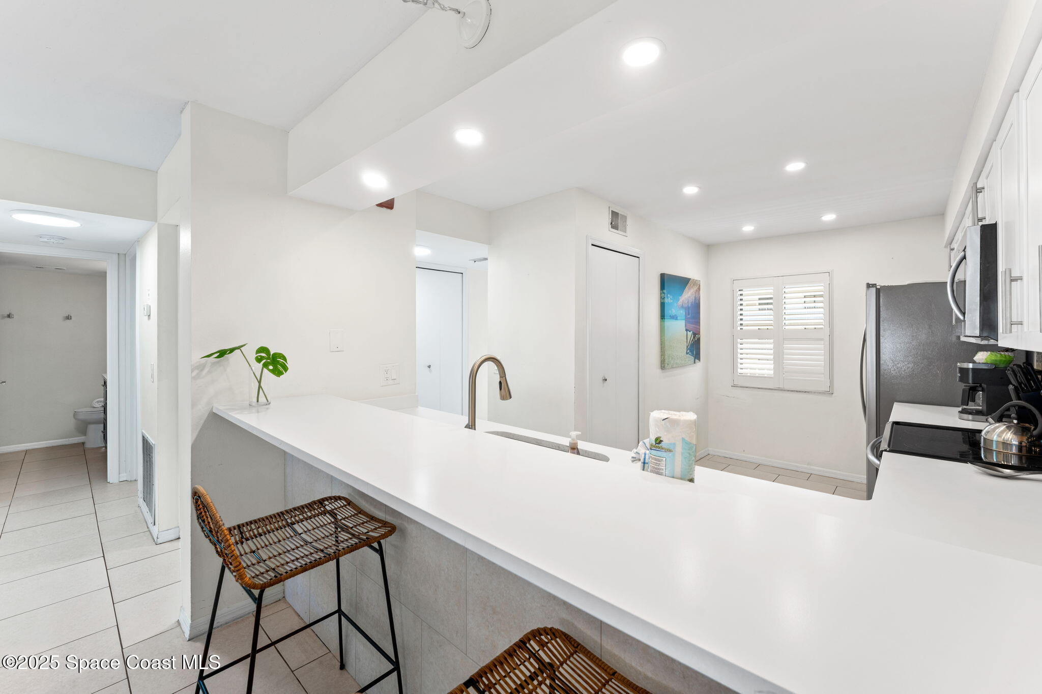 1050 N Atlantic Avenue, 402