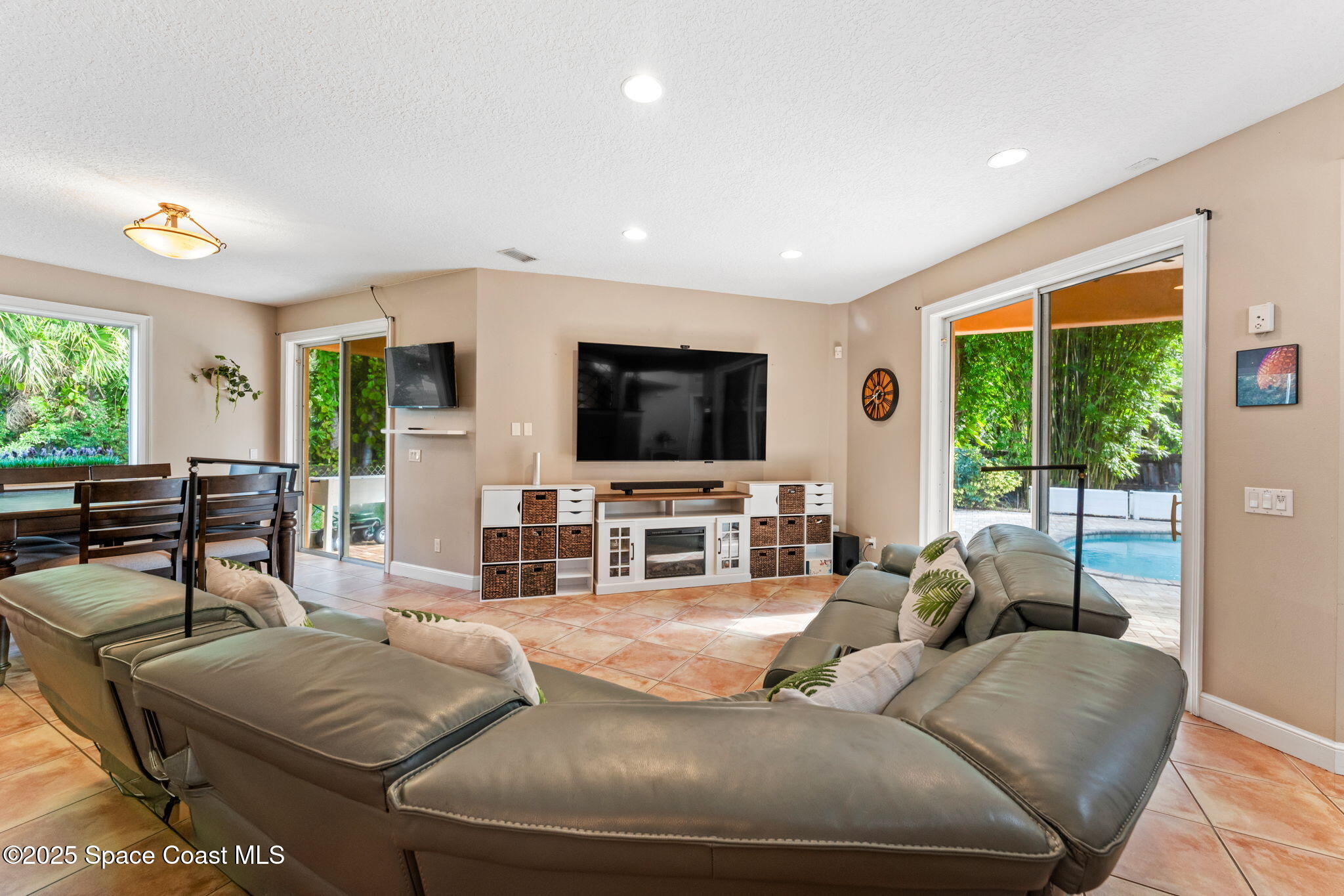 4375 Hartville Avenue