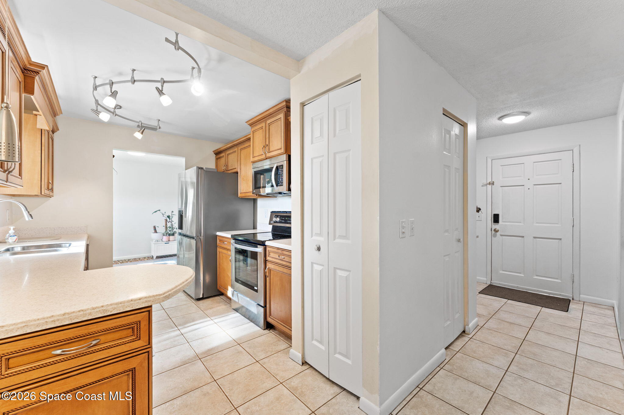 2047 Barracuda Avenue