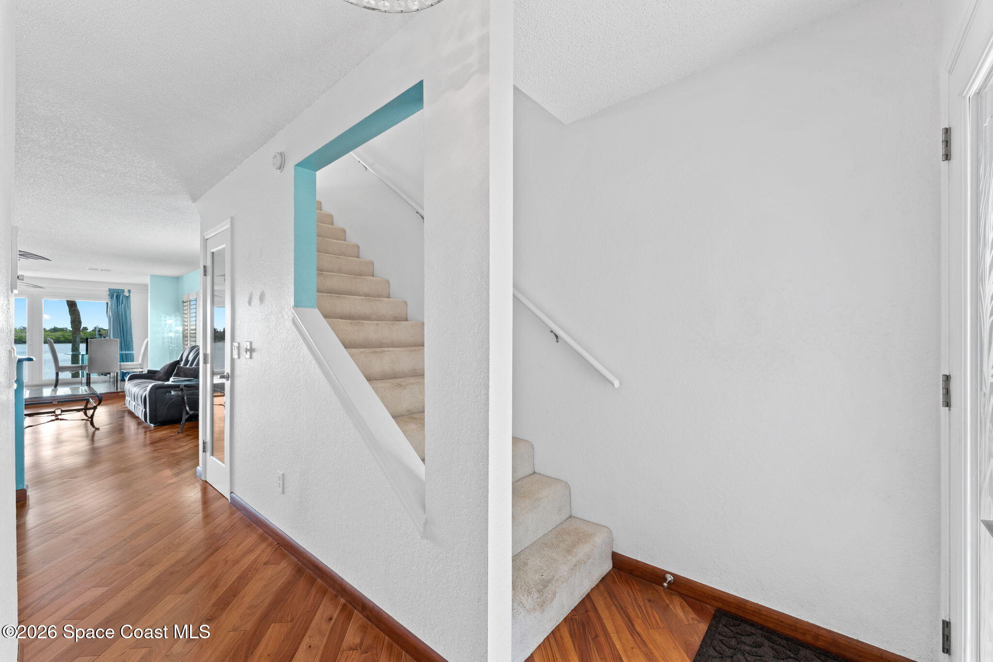 1909 S Riverside Drive S 10
