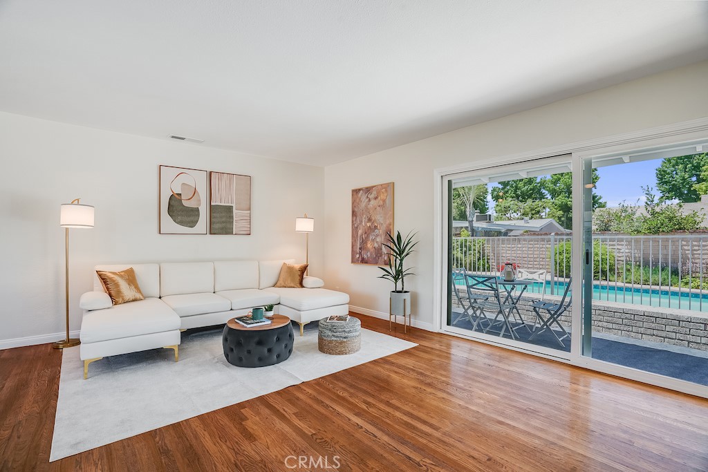 7327 Leescott Avenue