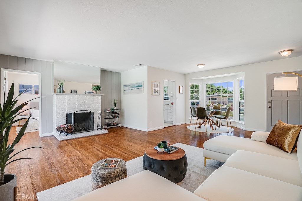 7327 Leescott Avenue