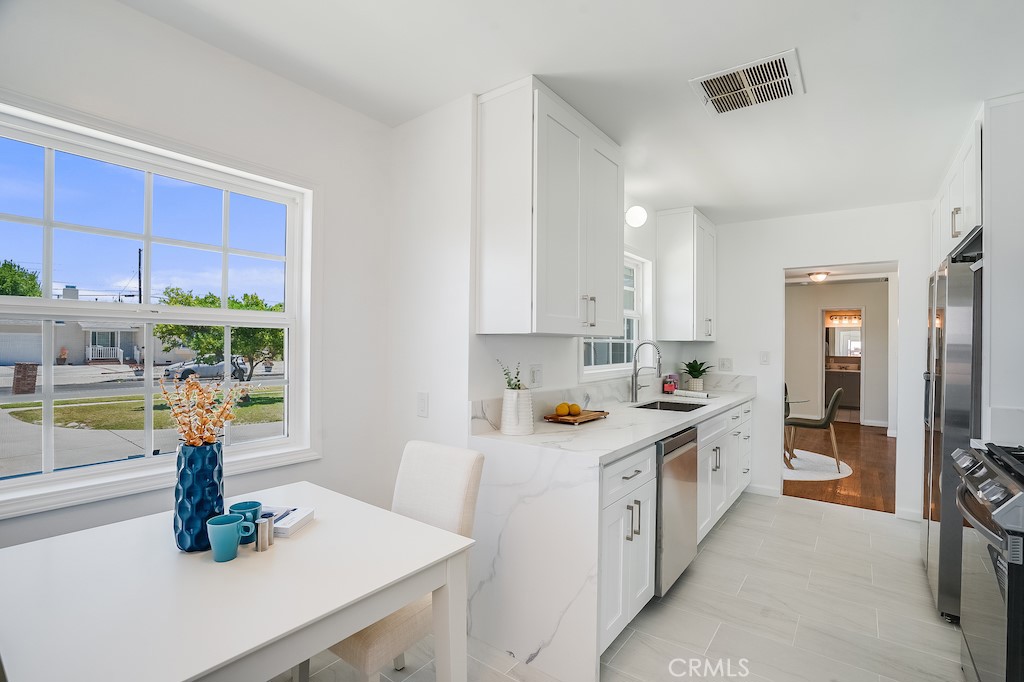 7327 Leescott Avenue