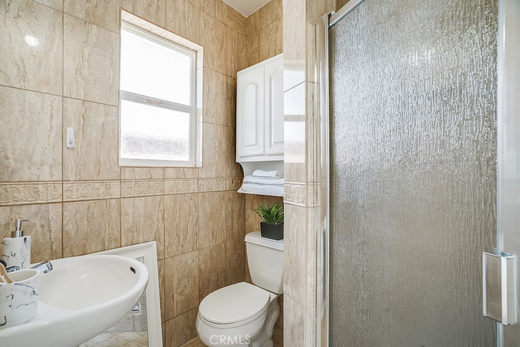 7327 Leescott Avenue