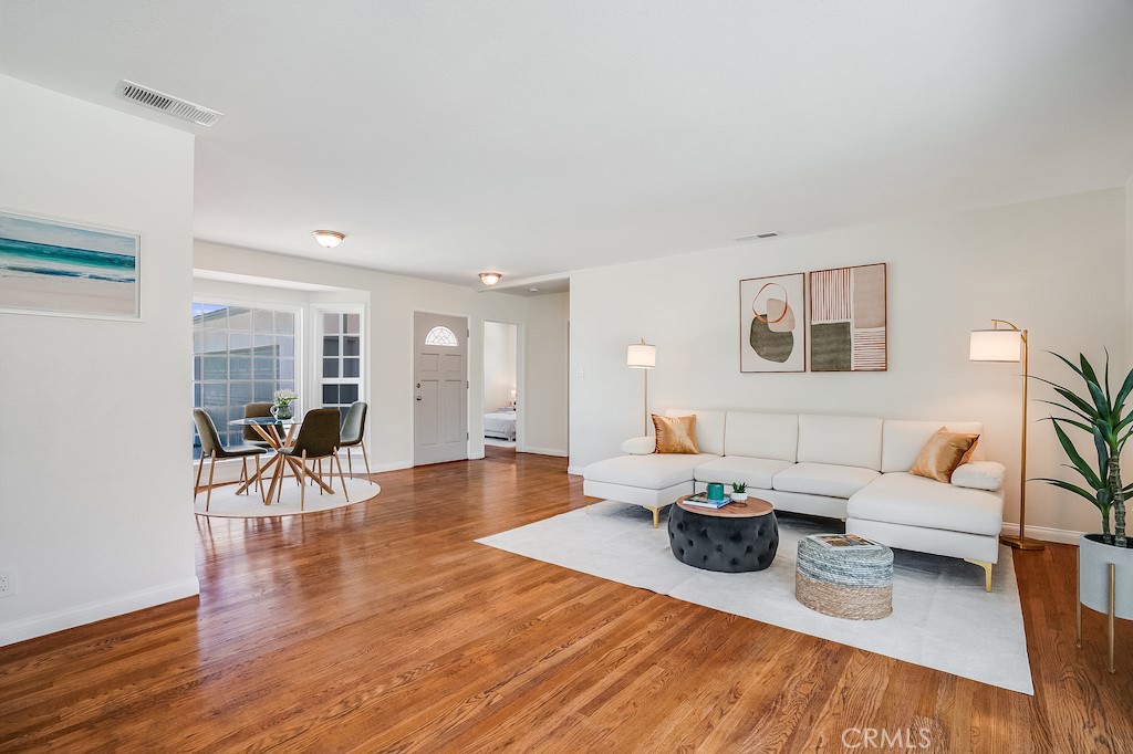 7327 Leescott Avenue