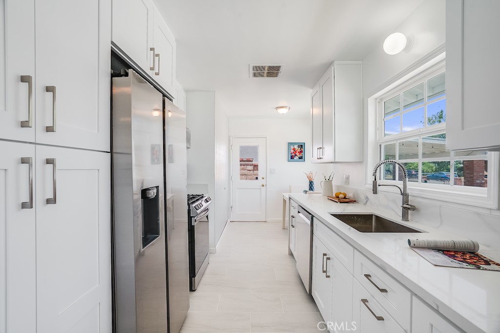 7327 Leescott Avenue