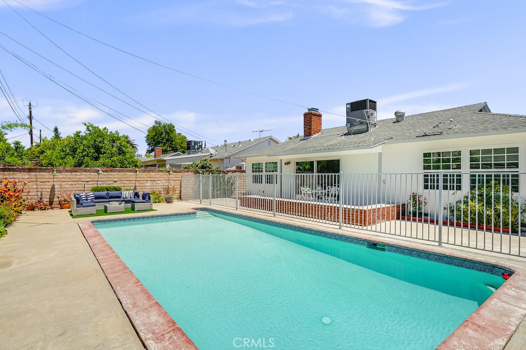 7327 Leescott Avenue