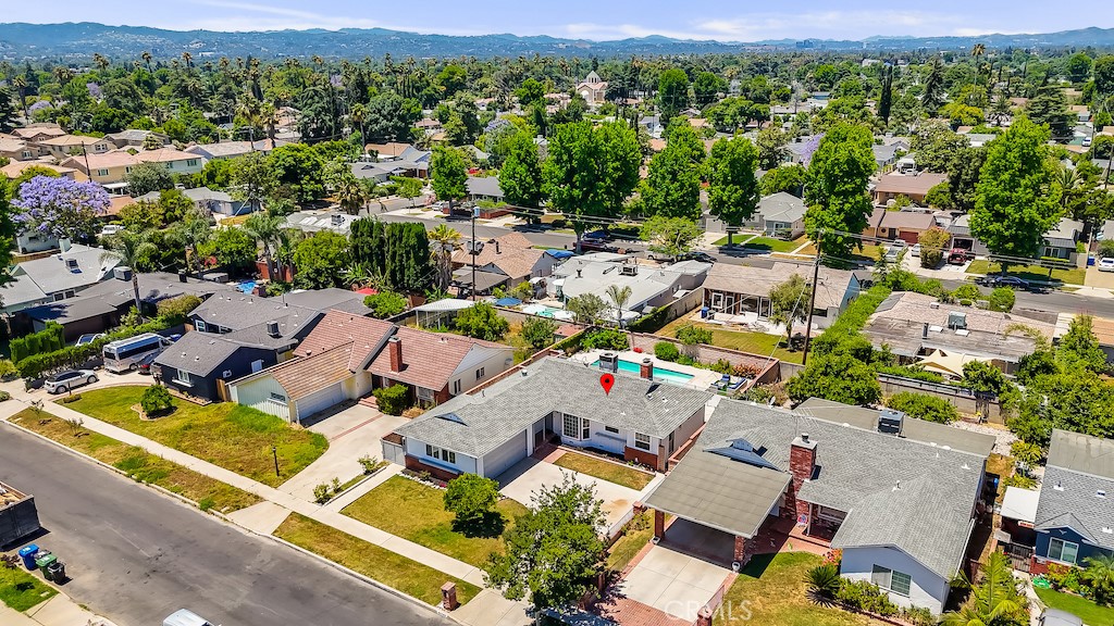 7327 Leescott Avenue