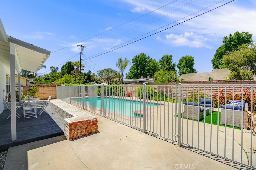 7327 Leescott Avenue