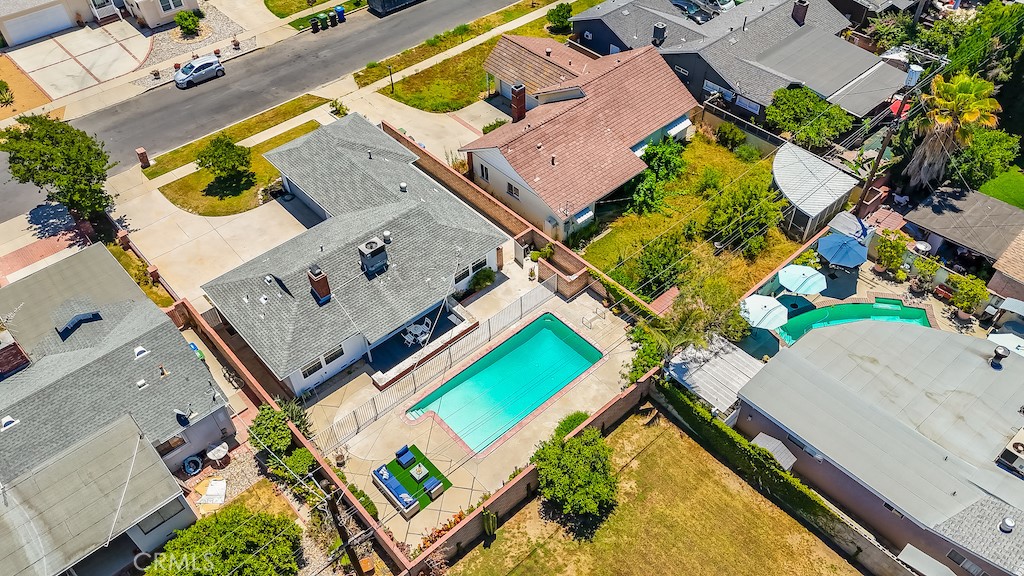 7327 Leescott Avenue