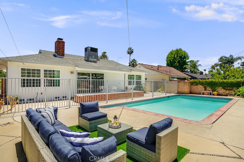 7327 Leescott Avenue