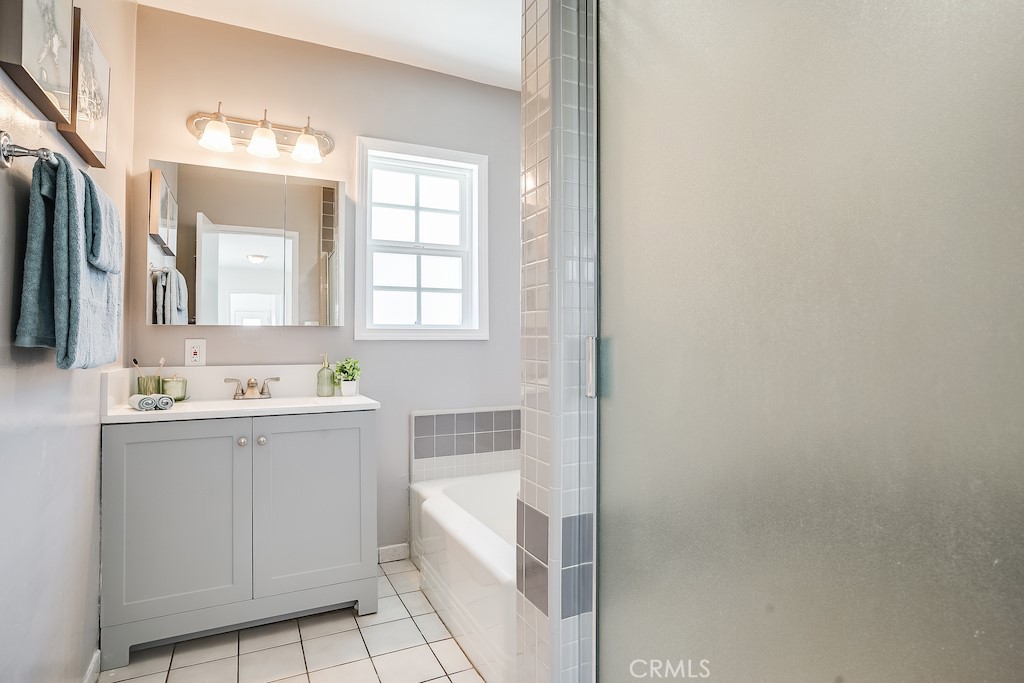 7327 Leescott Avenue