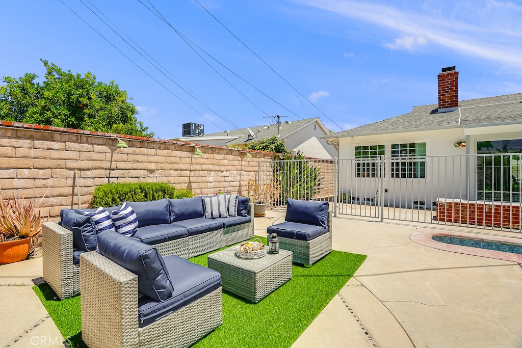 7327 Leescott Avenue