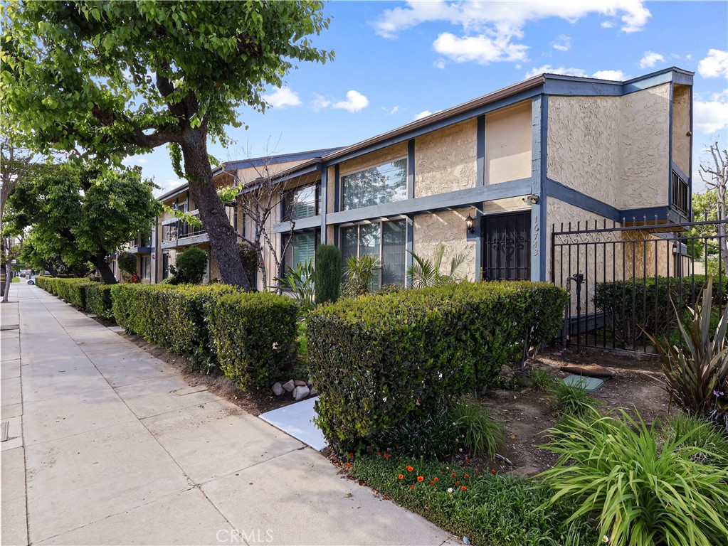 16743 Vanowen Street