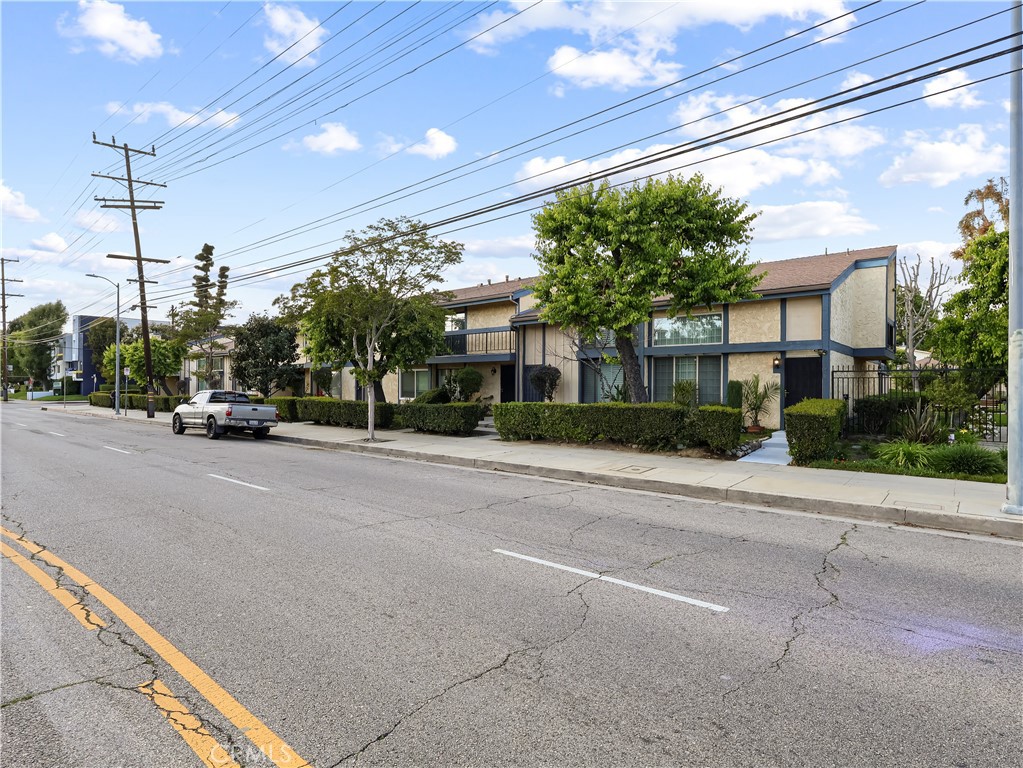 16743 Vanowen Street