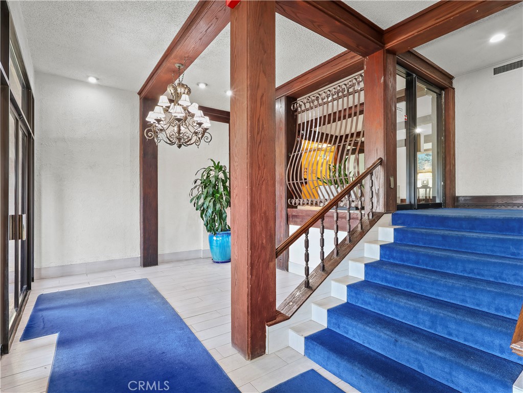 12720 Burbank Boulevard 323