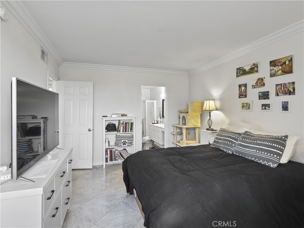 12720 Burbank Boulevard 323