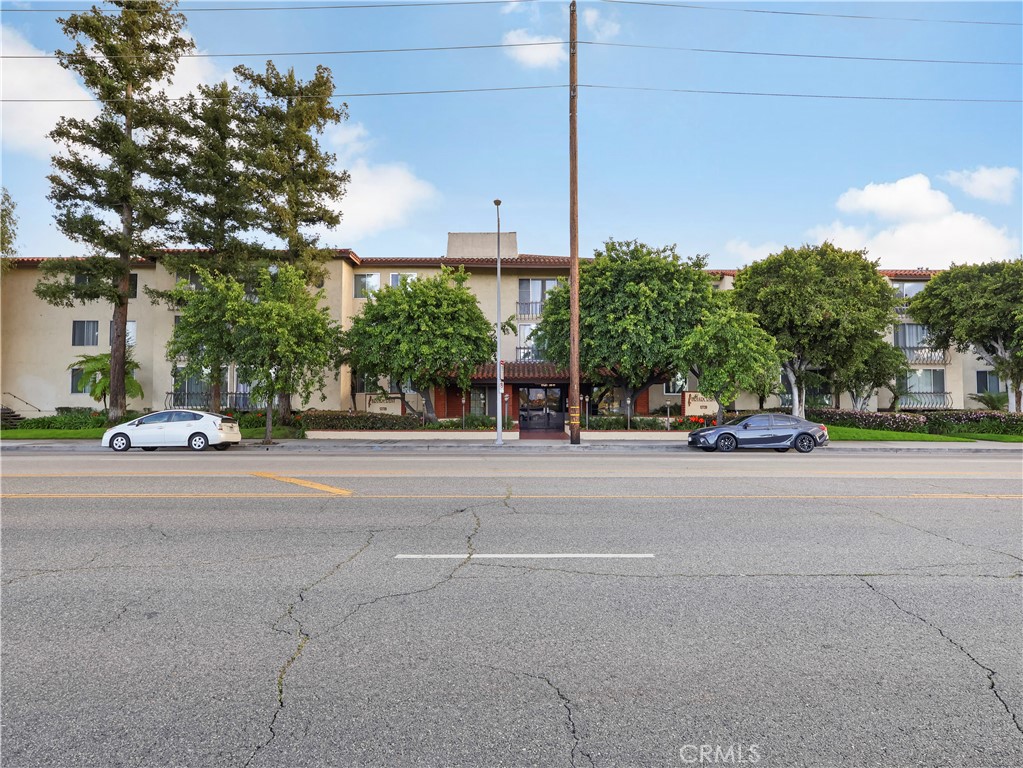 12720 Burbank Boulevard 323