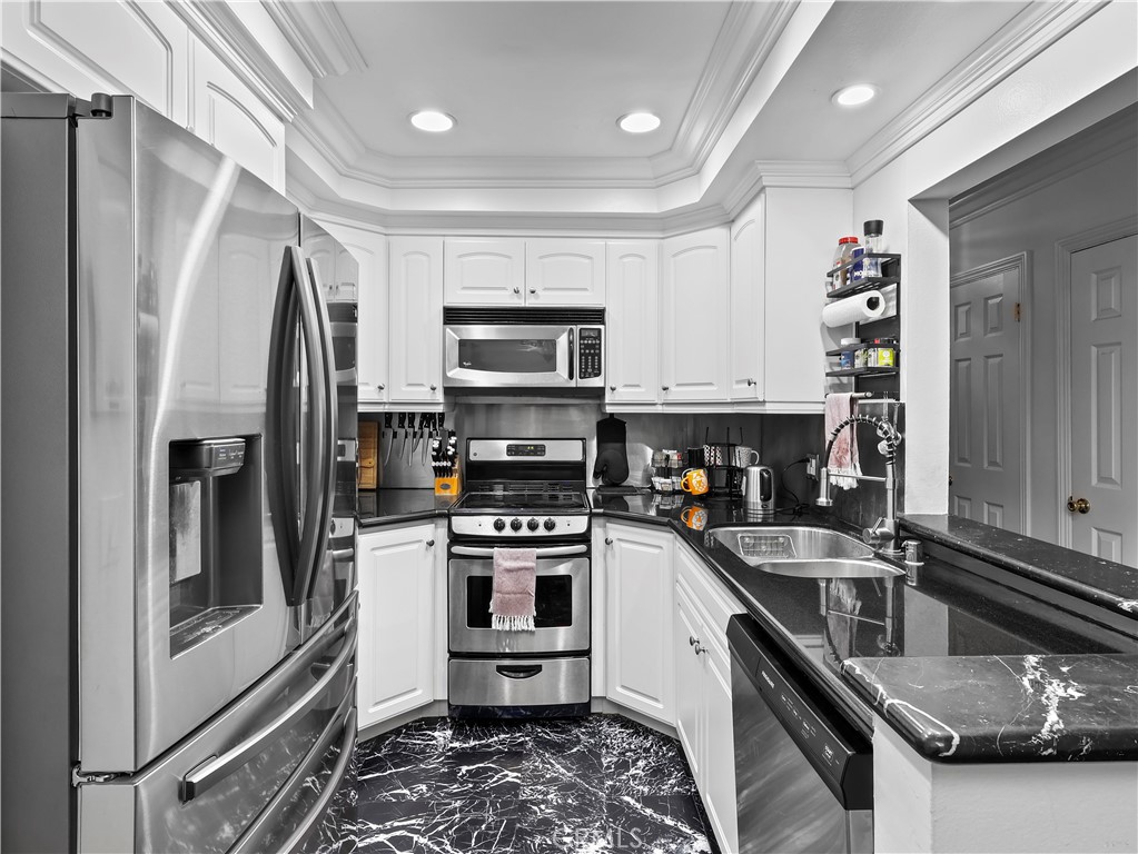 12720 Burbank Boulevard 323