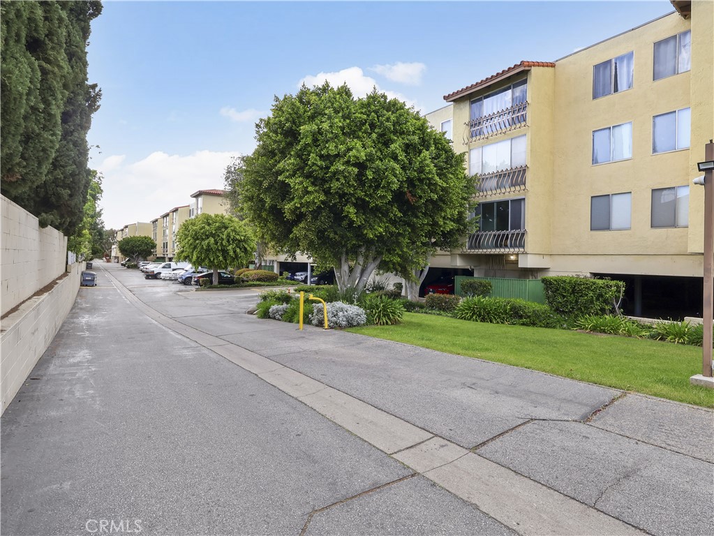 12720 Burbank Boulevard 323