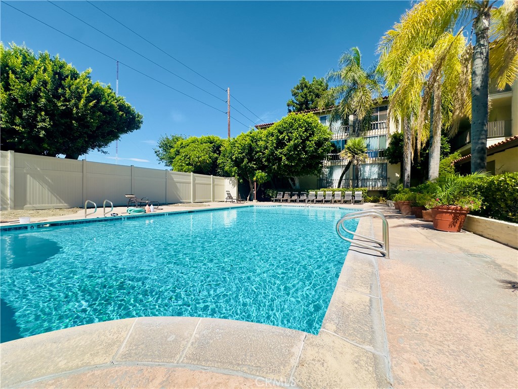 12720 Burbank Boulevard 323